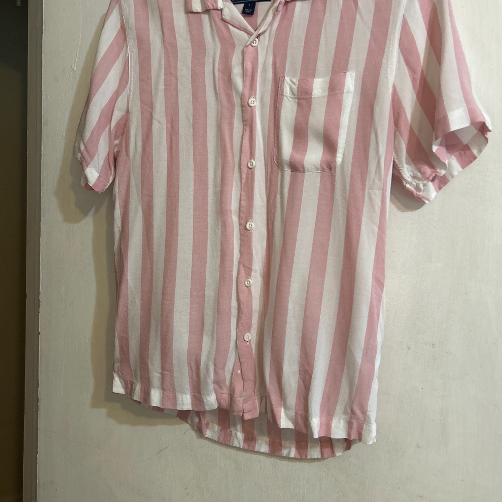 American Rag pink and white camo collar shirt